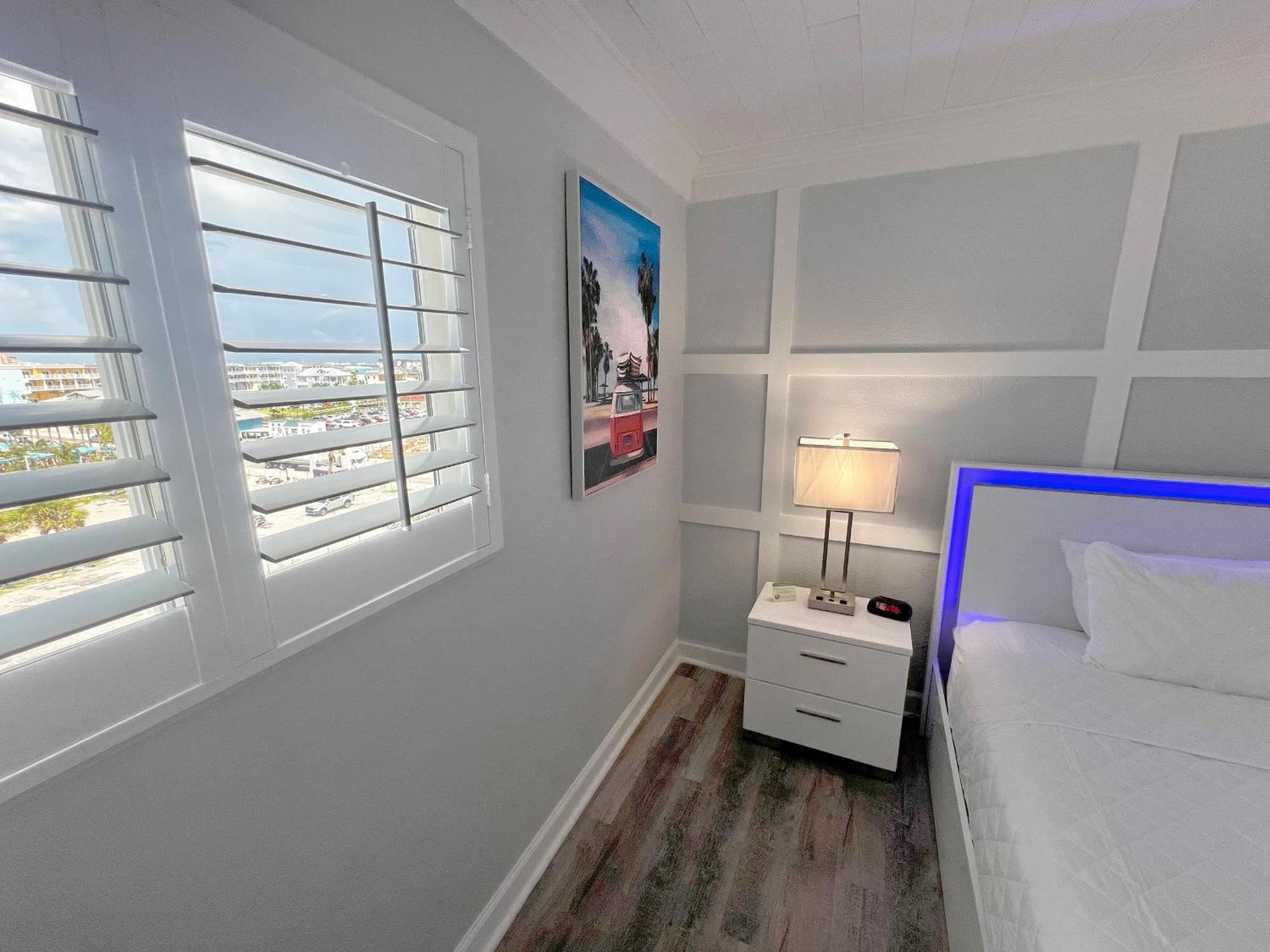 Beachfront King Bed Suite Balcony