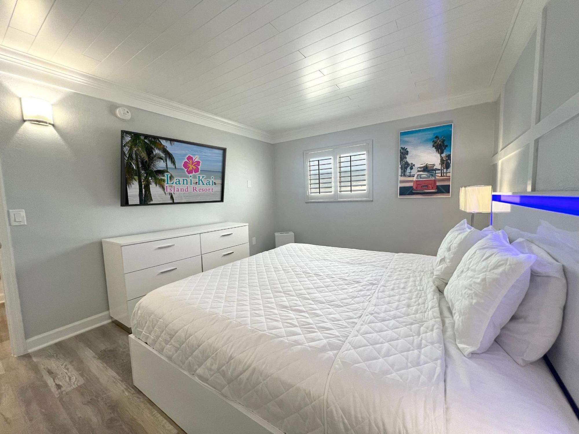 Beachfront King Bed Suite Balcony