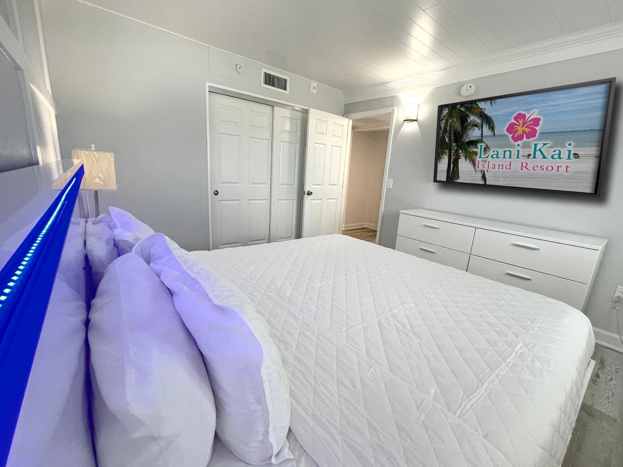 Beachfront King Bed Suite Balcony