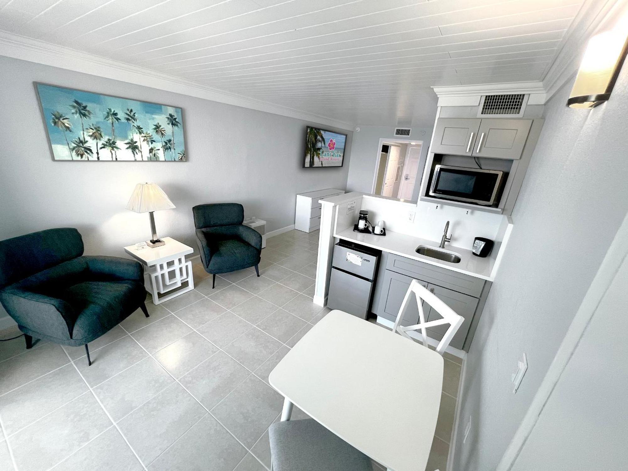 Beachfront King Bed Studio Balcony
