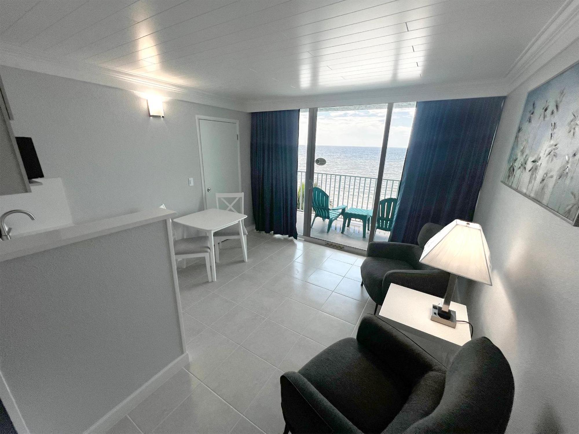 Beachfront King Bed Studio Balcony