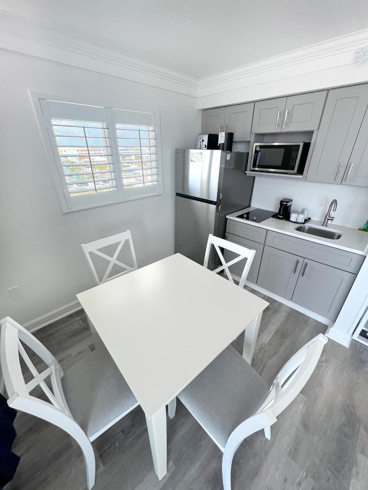 Beachfront King Bed Suite Balcony