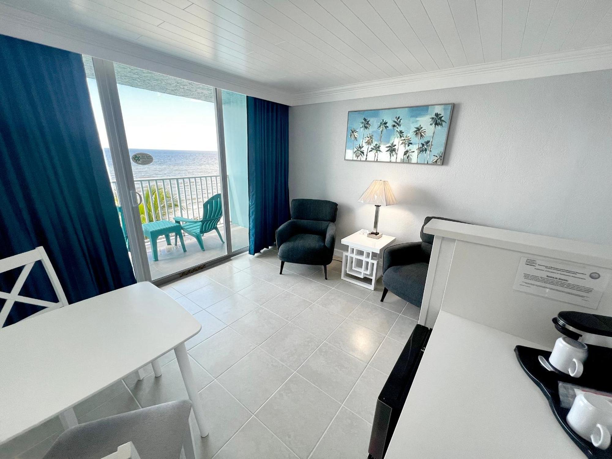 Beachfront King Bed Studio Balcony